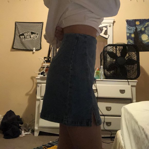 Brandy Melville Jean Skirt (RARE)NWOT - Picture 2 of 4